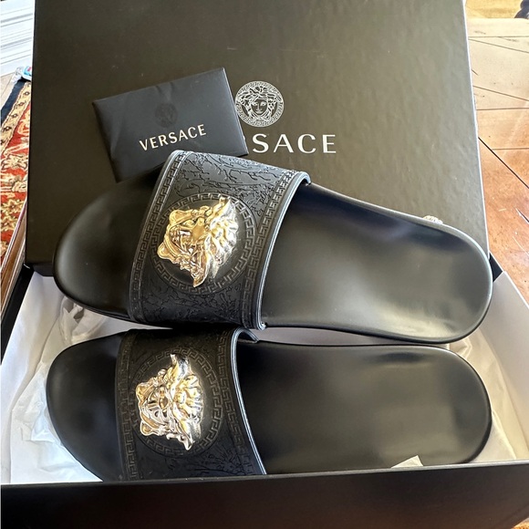 Versace Women's Black Gold Medusa Palazzo Sandals Slides size 40 - Picture 14 of 14